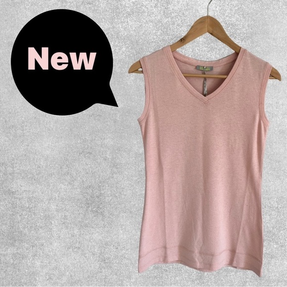 ⭐️NEW⭐️ Pretty Piggy Pink V-Neck Tank Top Size Small - Picture 1 of 2
